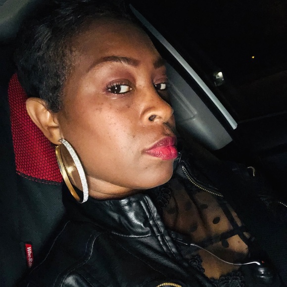 Meet your Posher, Felicia - Picture 1 of 1